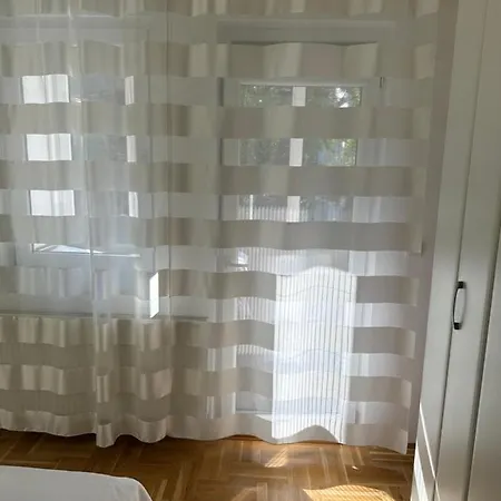 Big White M Apartament *
