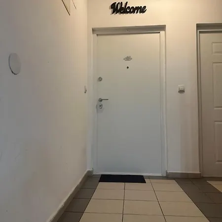 Big White M Apartament *