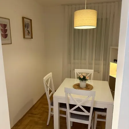 Big White M Apartament *